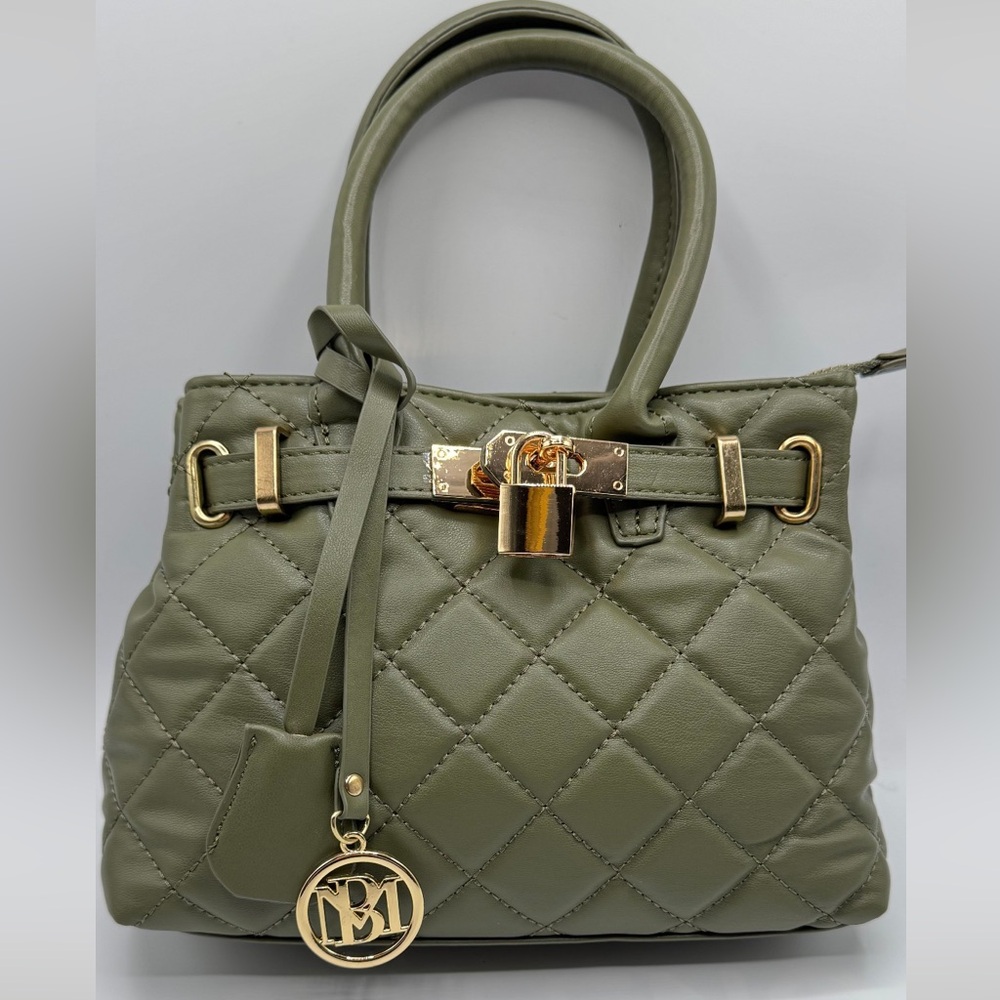 Badgley Mischka Elegant Olive Green Quilted Handbag! Gorgeous Details and Color